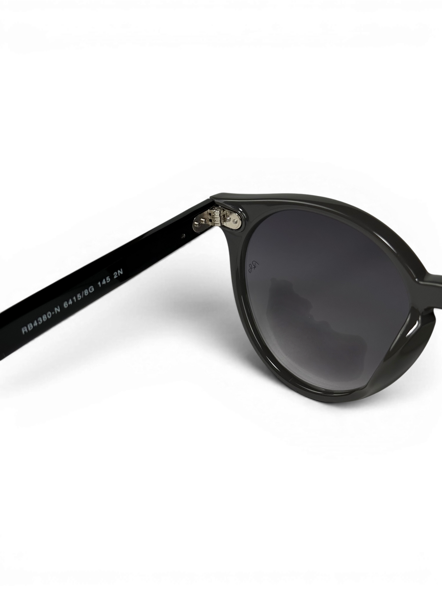 Round Blaze Gris RB4380N